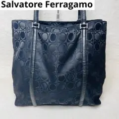 新品同様　正規品　Ferragamo ガンチーニ総柄 トートバッグA4 レザーのサムネイル