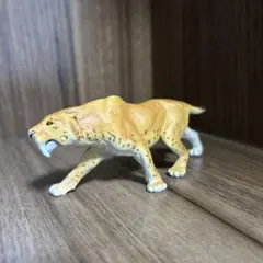 アニア　サーベルタイガー　動物フィギュア