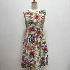 【新品未使用】スロトベリーフィールズ 花柄ノースリーブワンピースのサムネイル