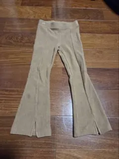 ZARA ベージュ フレアパンツ（104センチ）