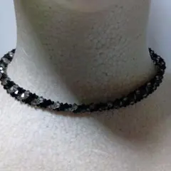 ハンドメイド、スワロフスキー　 黒、グレーの編み込みチョーカー