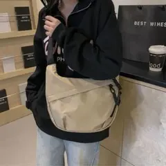 【ラスト1点】ナイロン ショルダーバッグ 斜めがけ 三日月型 Y2K風 男女兼用