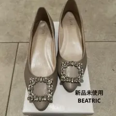【新品未使用】BEATRICEビジュー付パンプスのサムネイル