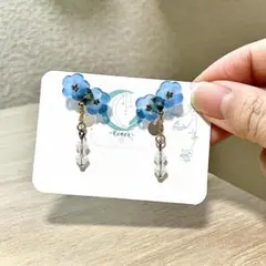 小さなネモフィラの樹脂イヤリング 春 ノンホールピアス 花