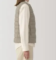 無印良品　軽量ダウンノーカラーベスト　ライトベージュ　 S