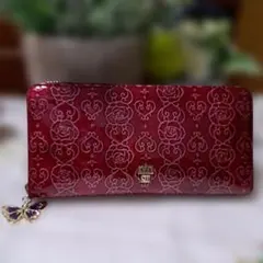 バラのエンボス加工 赤 長財布 蝶チャーム付きANNA SUI