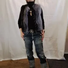 グレー系ファーノースリーブベスト最終値です。