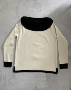 アイボリーとブラックの長袖セーター