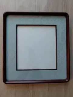 明るめのブラウンの丸みのある縁の色紙額