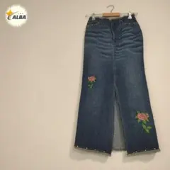 デニムスカート　花柄　バラ柄　刺繍　フリンジ加工　スタッズ　バラ　ウォッシュ加工