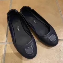 Salvatore Ferragamoネイビー フラットシューズ 9