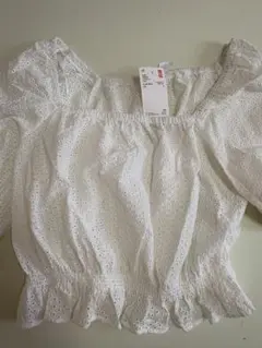 新品未使用　ホワイト刺繍入りブラウス