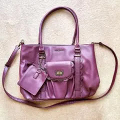 axes femme 型押しスカラップA4トートバッグ　ワインカラーのサムネイル