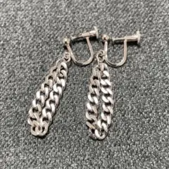 シルバー 色　揺れる チェーン イヤリング