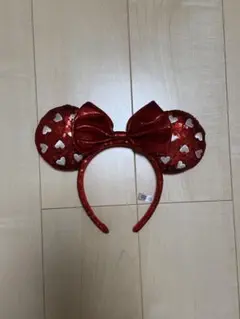 赤いハート模様のカチューシャ