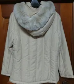 【美品】　軽くて暖かいファー付きレディースコート11号　ベージュ