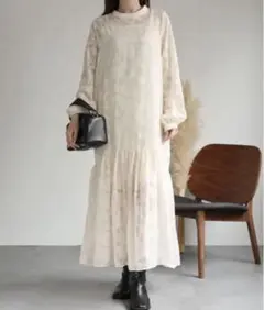 クリーム色 フリル付きロングワンピース　パーティドレスワンピース