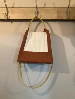 【未使用美品】ショルダーバッグ　ZARA　カジュアル＊ブラウン・ホワイト