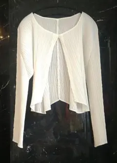 ✨PLEATS PLEASE極美品✨size４カーディガン白のサムネイル