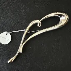 未使用　大振り　オープンハート　シルバーカラー　ブローチ