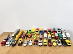 トミカ　ミニカー他　まとめ売り37台　ウルトラマン　働く車　宅急便　レア
