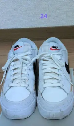 NIKE スニーカー ホワイト 24cmのサムネイル