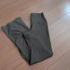 ウルトラストレッチエアリズムUVカットフレアレギンス