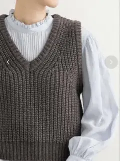 アーバンリサーチ doors ダークグレー Vネック ニットベスト
