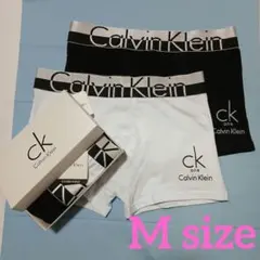 Calvin Klein ボクサーパンツ Mサイズ 2枚セット　黒白