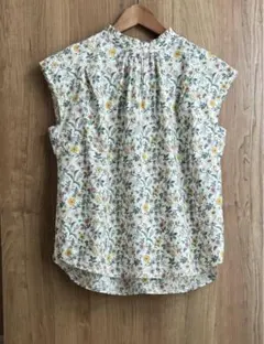 any FAM リバティプリントフリルネック ブラウス