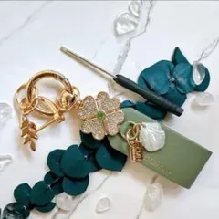 四つ葉クローバー キーホルダー 本革 韓国風 キーケース バッグチャーム