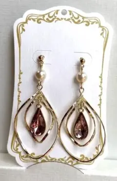 スワロフスキーガラスのドロップフープピアス