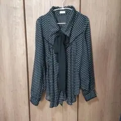 水玉模様リボン付き長袖ブラウス