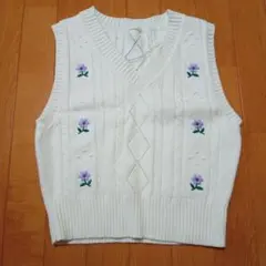GU ホワイト ニット ベスト Vネック Sサイズ　女の子