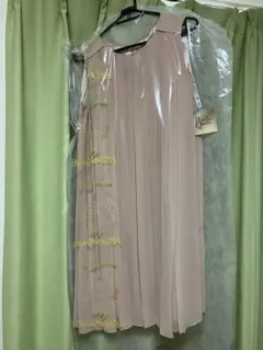 ピンクベージュ ノースリーブ ドレス　結婚式　フォーマル　プリーツ