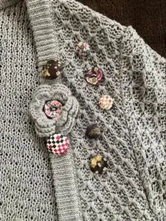 【美品】お花モチーフ付きショートカーディガン
