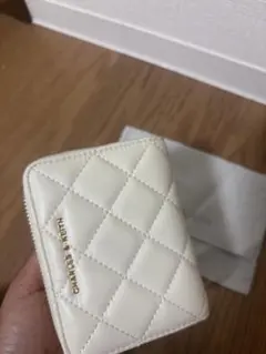 CHARLES & KEITH キルティング 二つ折り財布 ホワイトのサムネイル