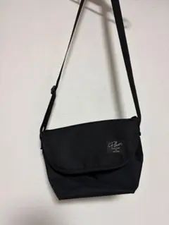 ブラックナイロンショルダーバッグ