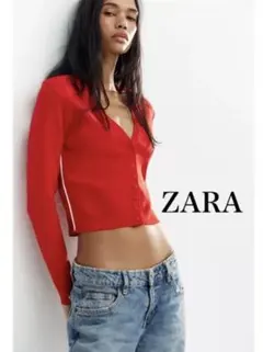 ZARA 赤のくるみボタン付きカーディガン