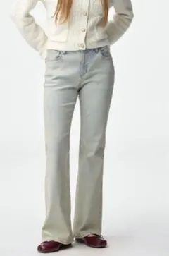 GU スリムフレアジーンズ