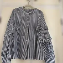 美品　ストライプ柄 フリルブラウスのサムネイル