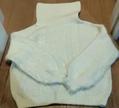 INGNI　ホワイトセーター　シャギー袖　ポワン　ショート丈