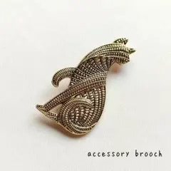 ヴィンテージ風 猫モチーフ ブローチ アンティーク ゴールド 個性派