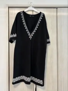 ZARA 刺繍入り黒ワンピース サイズフリー