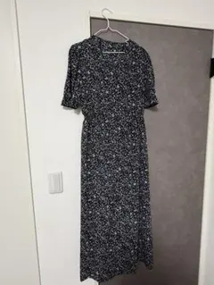 GU 花柄 半袖 ロングワンピース ブラックのサムネイル