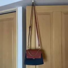 CHARLES & KEITH バイカラー ショルダーバッグのサムネイル