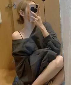 SHEIN DAZY Vネック　オーバーサイズ　スウェット