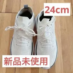 値下げ交渉ＯＫ　新品未使用　DUARIG ホワイト スニーカー　24cm