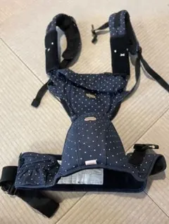 【可愛い♡ドット柄】ベビーアンドミー　抱っこ紐　付属品あり　ドットデニム柄のサムネイル