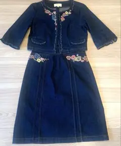 レトロな刺繍入りダークデニムジャケットとスカートセット